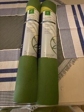 GAIAM Green Classic Yoga Mat Duo - Stabilizing Grip